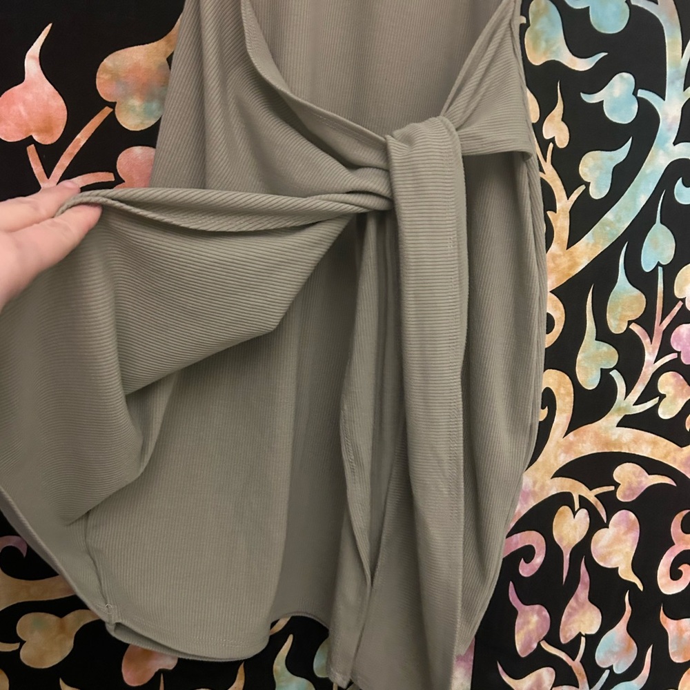 Olivia Grey S front wrap tie dress light green NWOT - Picture 4 of 9